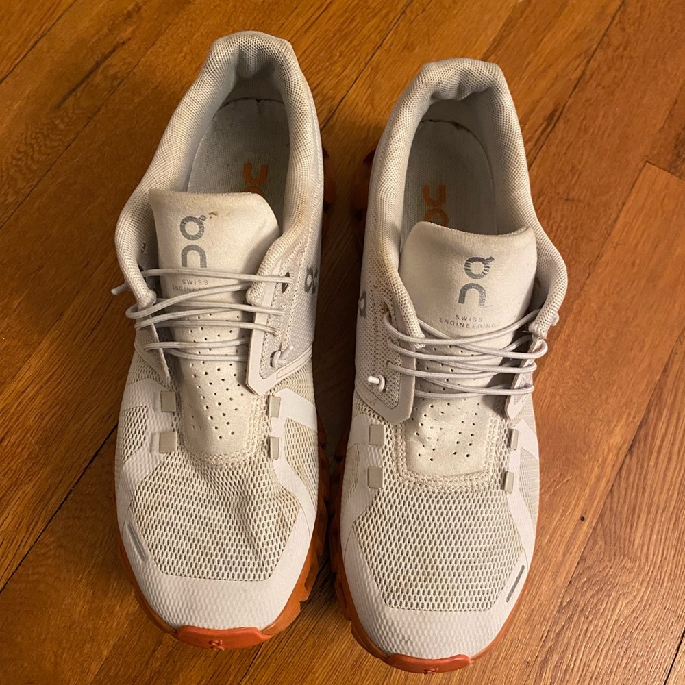 On Running Women’s Cloud 5 Light Gray and Rust Athletic Shoes